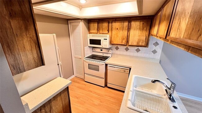 Building Photo - 5167 Lazy Oaks Dr