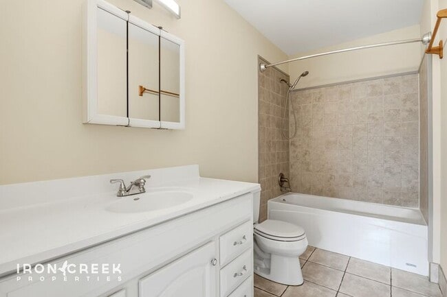 Building Photo - 25 Hazzard St