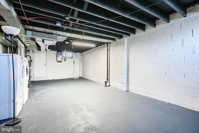 Building Photo - 602 Aldworth Rd