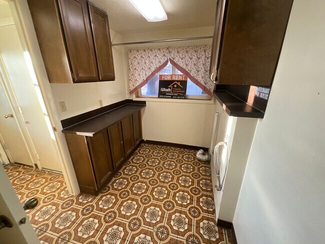 Building Photo - 5859 S