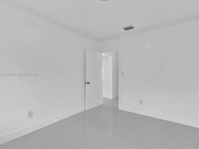 Building Photo - 1647 NE 146th St
