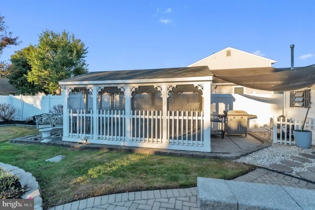 Building Photo - 5 Greenleigh Cir