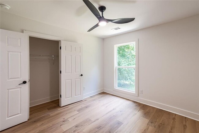 Building Photo - 2601 Garland Way