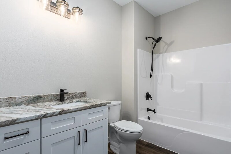 Building Photo - 946 Kings Dr