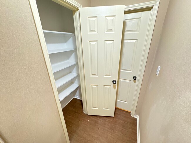 Building Photo - 2725 Lovers Lane Rd