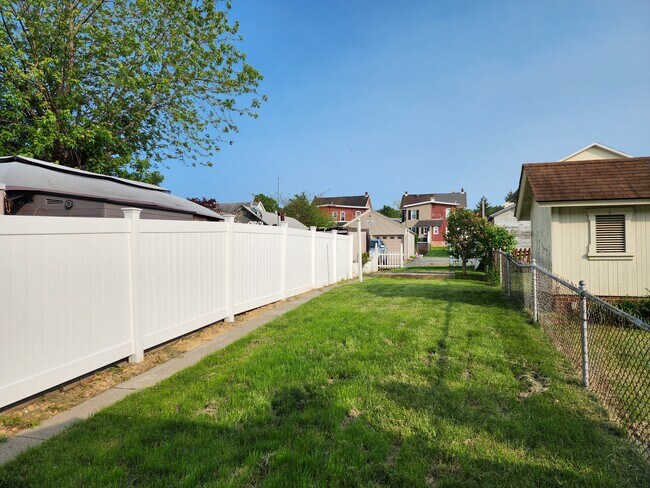 Yard - 558 Broad St