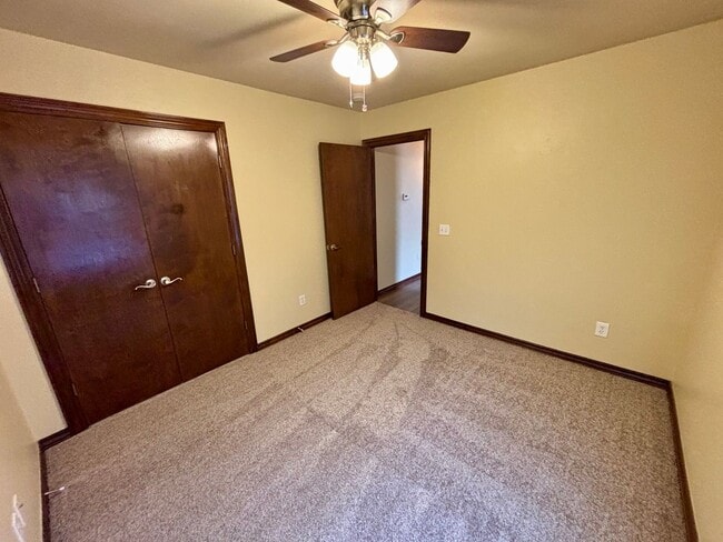 Building Photo - Charming 4 Bed 2 Bath in Yukon