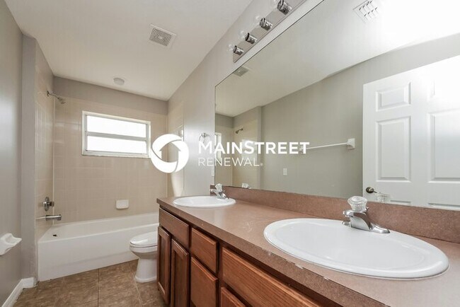 Building Photo - 3 Bedroom Pet-Friendly Home in Ocoee, FL with Main Street Renewal