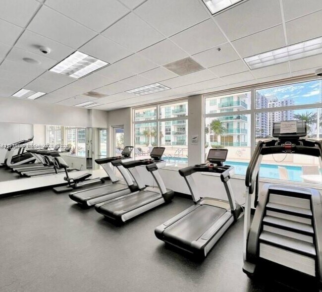 Building Photo - 1200 Brickell Bay Dr