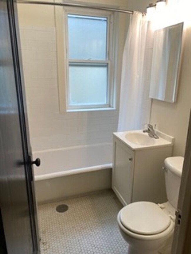 Building Photo - NEW Kitchen and Bath - Amazing Studio with...