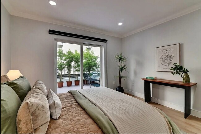 Building Photo - 1878 Greenfield Ave