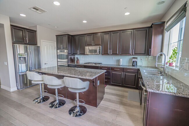 Building Photo - Beautiful 5-Bedroom Home with Outdoor Entertainer's Area in Valencia!