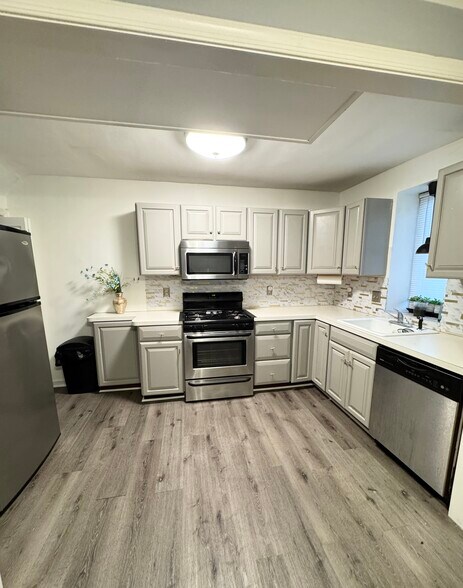 Building Photo - 8114 Terry St