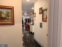 Building Photo - 736 S 8th St