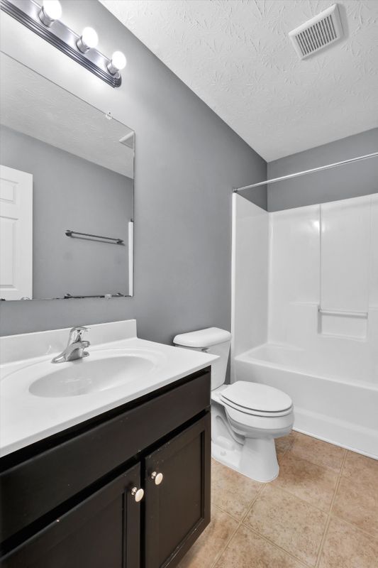 Building Photo - 204 Greenleaf Dr