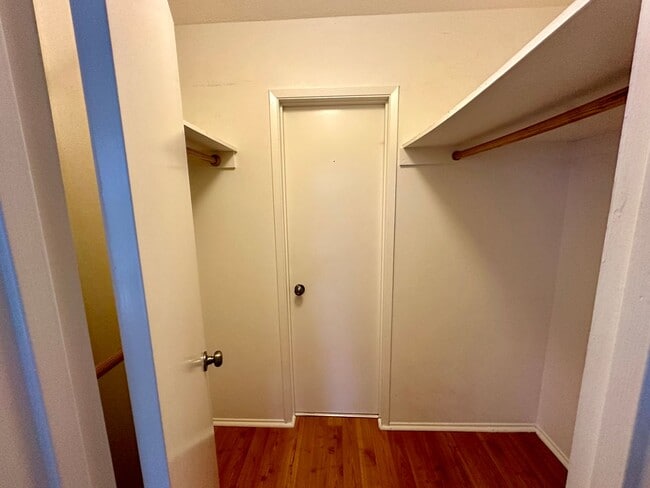 Building Photo - First Floor Studio Available in Watergate Complex of Emeryville!