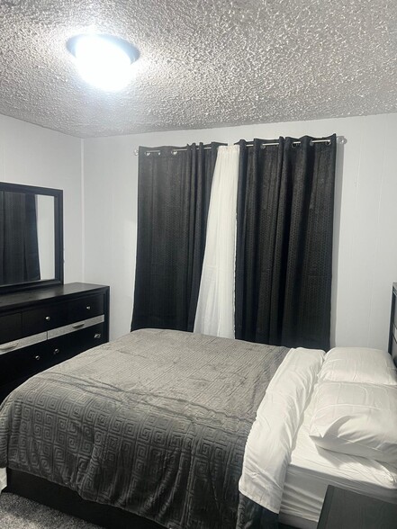 Building Photo - 12829 Doty Ave