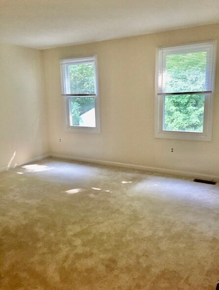 Building Photo - 138 Riviera Dr