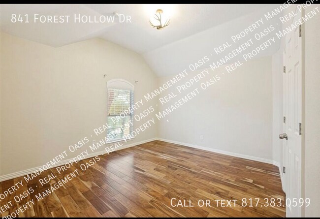Building Photo - 841 Forest Hollow Dr