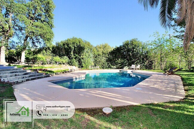 Building Photo - 3350 Mountain Oak Dr