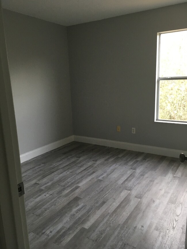 Building Photo - Updated Spacious Home in Oviedo