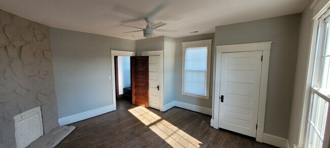 Building Photo - 606 Hillcrest Dr