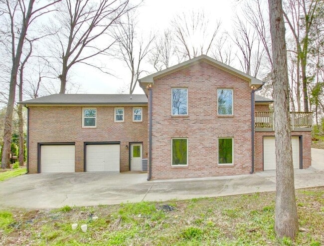 Building Photo - 423 Rivermont Dr