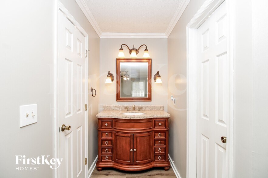 Building Photo - 6706 River Hills Dr