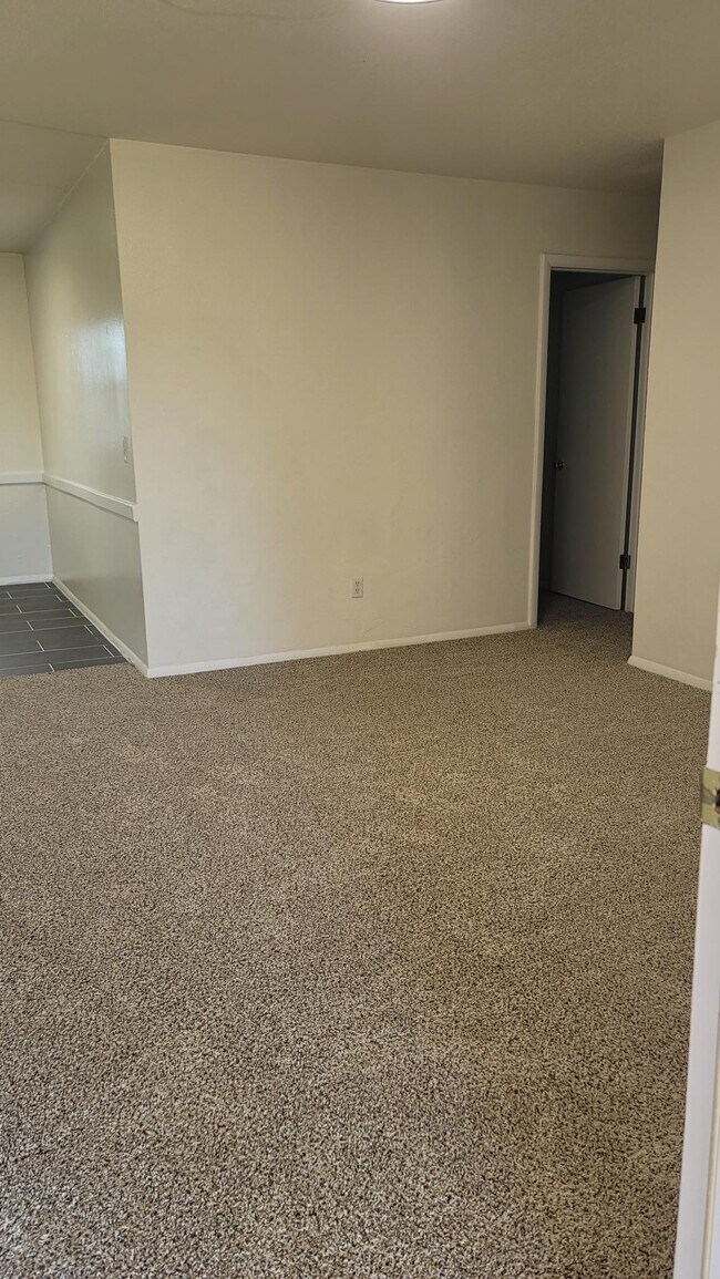 Building Photo - 515 Gayclifee Terrace