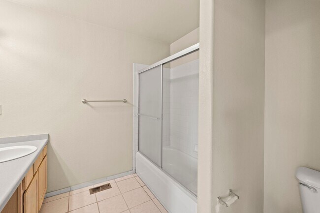 Building Photo - 977-979 Columbine Ave