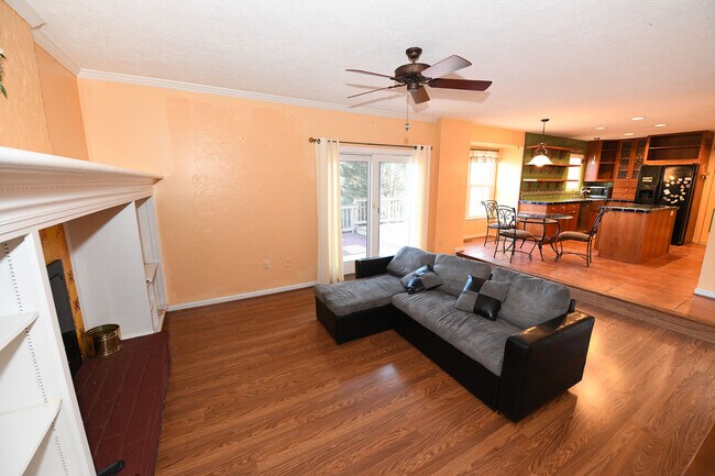 Building Photo - Gorgeous 4 BR 2+2 Baths Colonial - Finished Walk-Out Basement and Car Garage