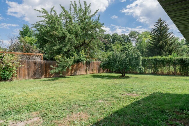 Building Photo - 360 N 200 W