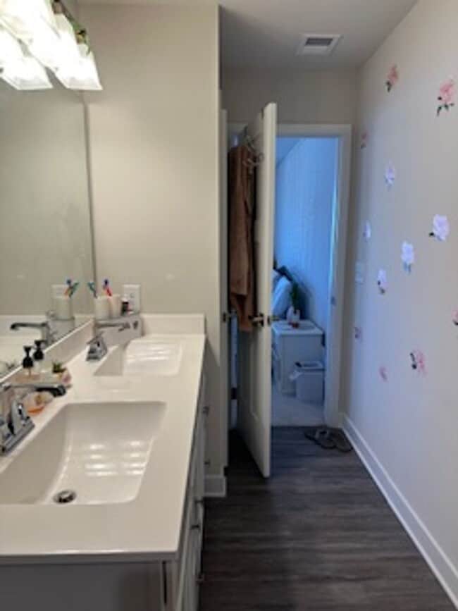 Building Photo - Chesapeake-Townhouse-Cardinal Meadows-3BR-2.5BA-1 Car Garage