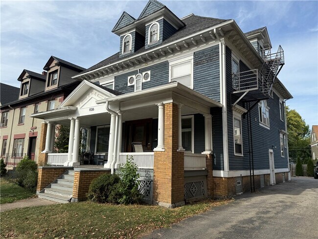 Primary Photo - 1036 Monroe Ave