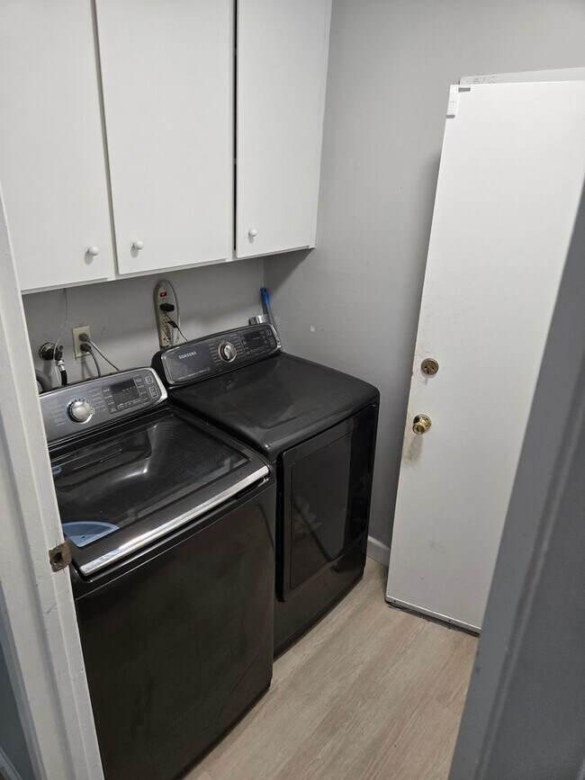 Building Photo - Sharp 4 Bedroom 2 Bath Great Neighborhood in Pleasanton