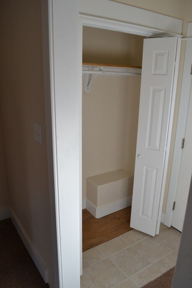 Building Photo - Oak Street Duplex