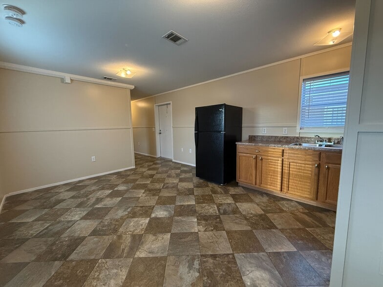 Building Photo - 709 N Collins Fwy