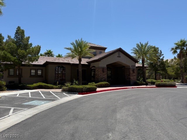 Building Photo - 8250 N Grand Canyon Dr