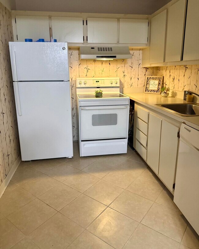 Building Photo - 2100 Springdale Blvd