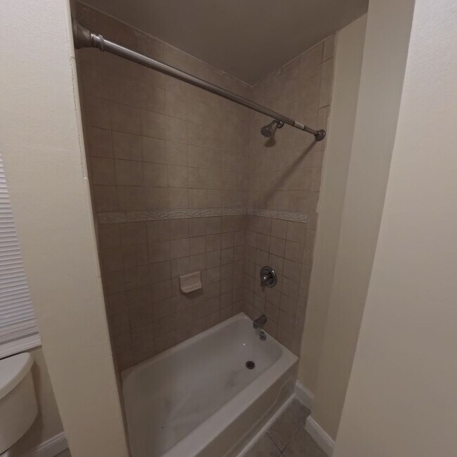 Building Photo - 140-142 Lorraine St