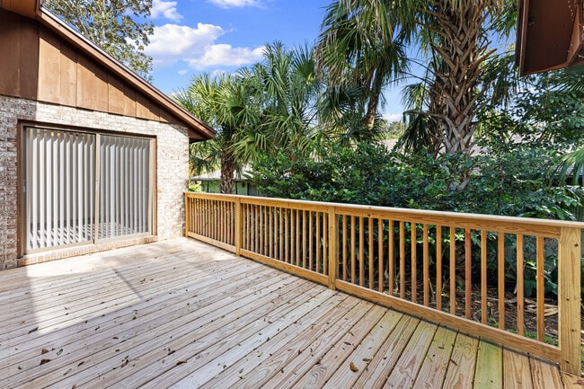 Building Photo - 886 Quail Run