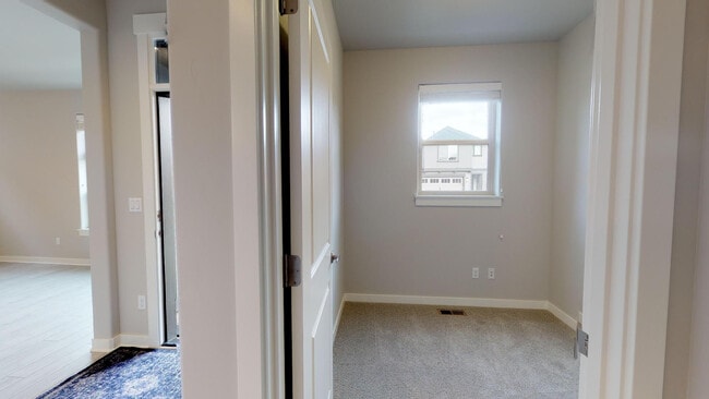 Building Photo - Sonny Estates: Stylish Floor-Plan, Easy Commute To Nike & Intel, Central Air, Small Dog w/ Pet Re...