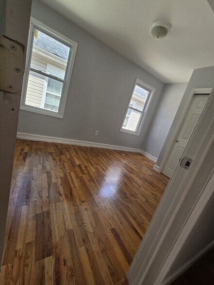 Building Photo - 528 Magnolia Ave