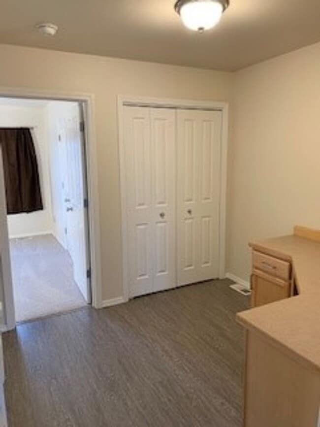 Building Photo - 2 Bedroom South Anchorage Condo!