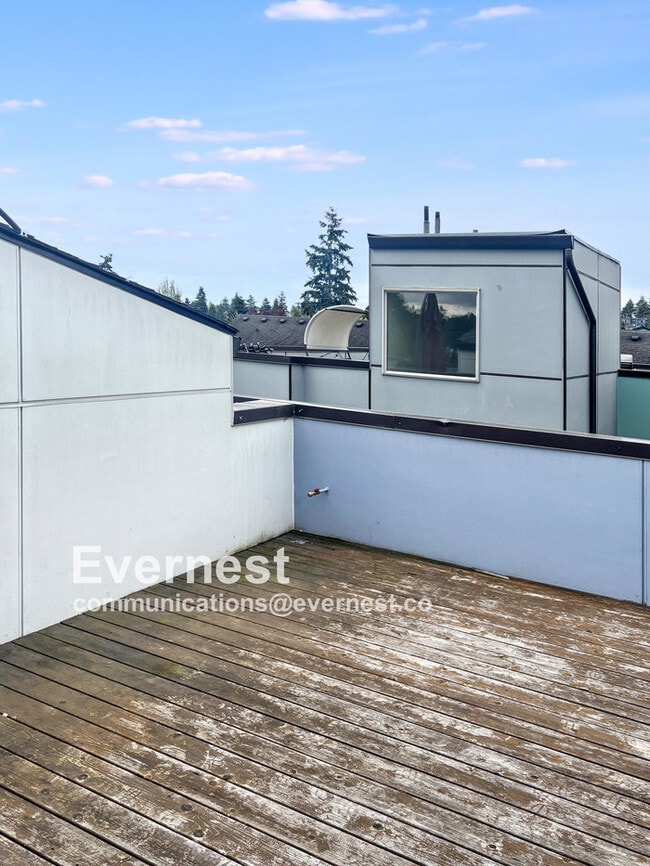 Building Photo - 8529 Interlake Ave N