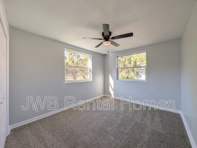 Building Photo - 3324 N Davis St