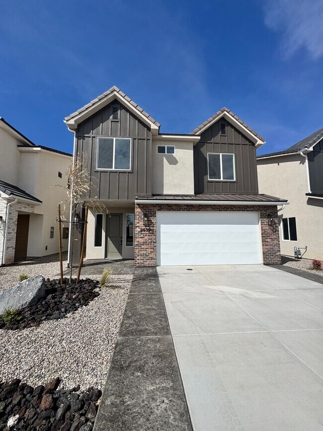 Building Photo - Brand New LARGE S&S Home!!