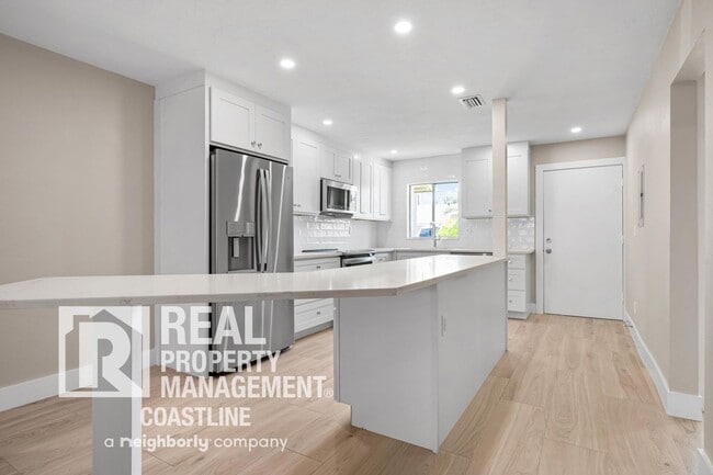 Building Photo - Luxurious Fully Renovated 2 Bed/2Bath Condo