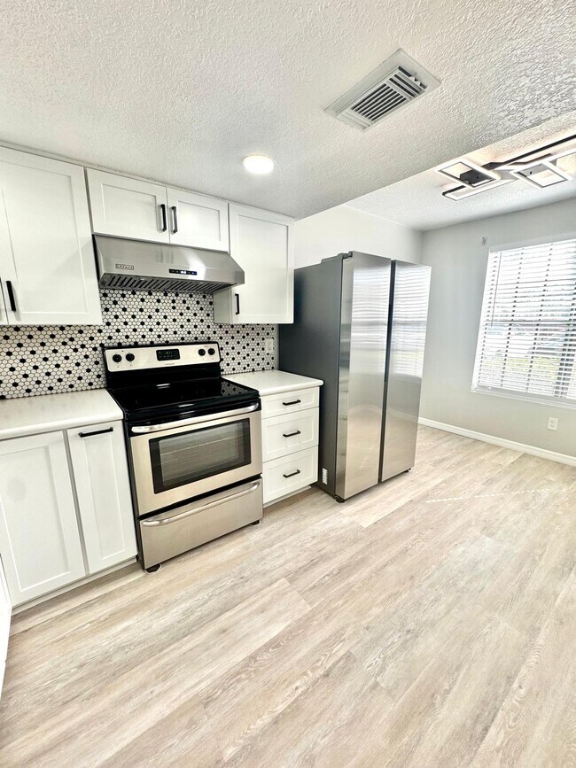 Building Photo - 16565 Brigadoon Dr