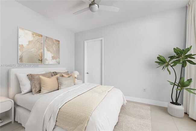 Building Photo - 5959 Collins Ave